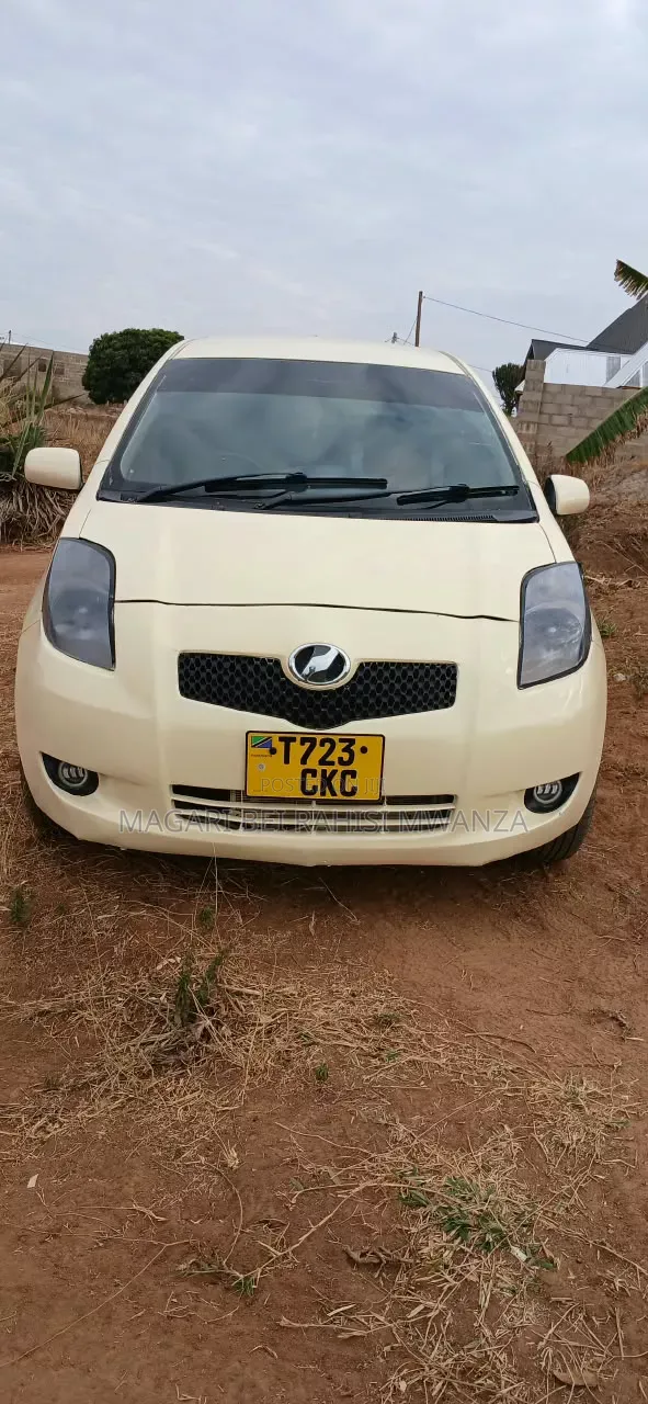 Toyota Vitz 2006 Silver
