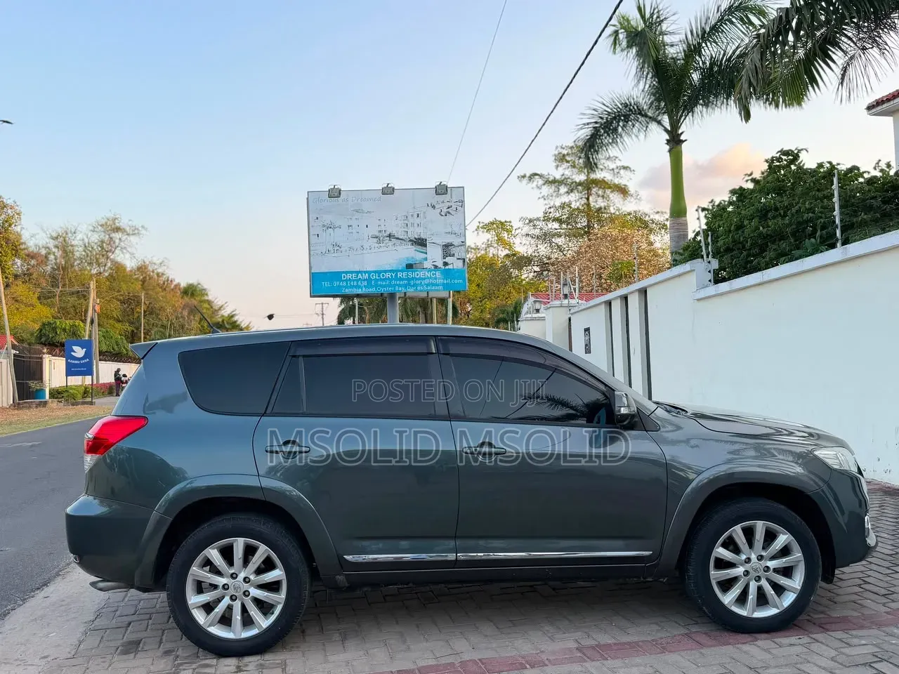 Toyota Vanguard 2010 Gray