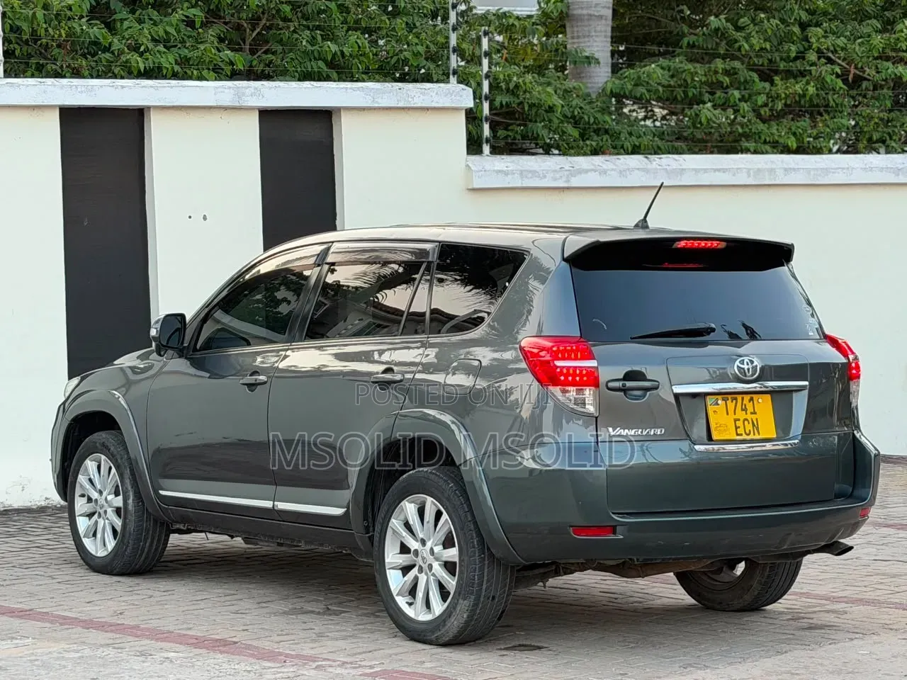 Toyota Vanguard 2010 Gray