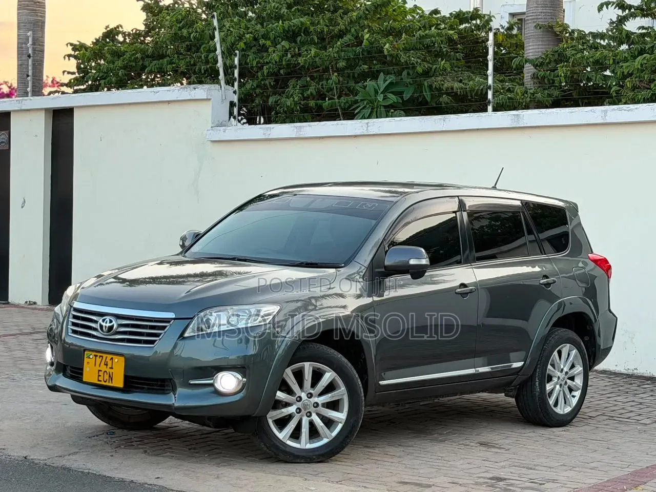 Toyota Vanguard 2010 Gray