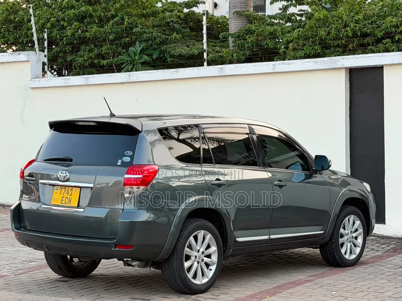 Toyota Vanguard 2010 Gray
