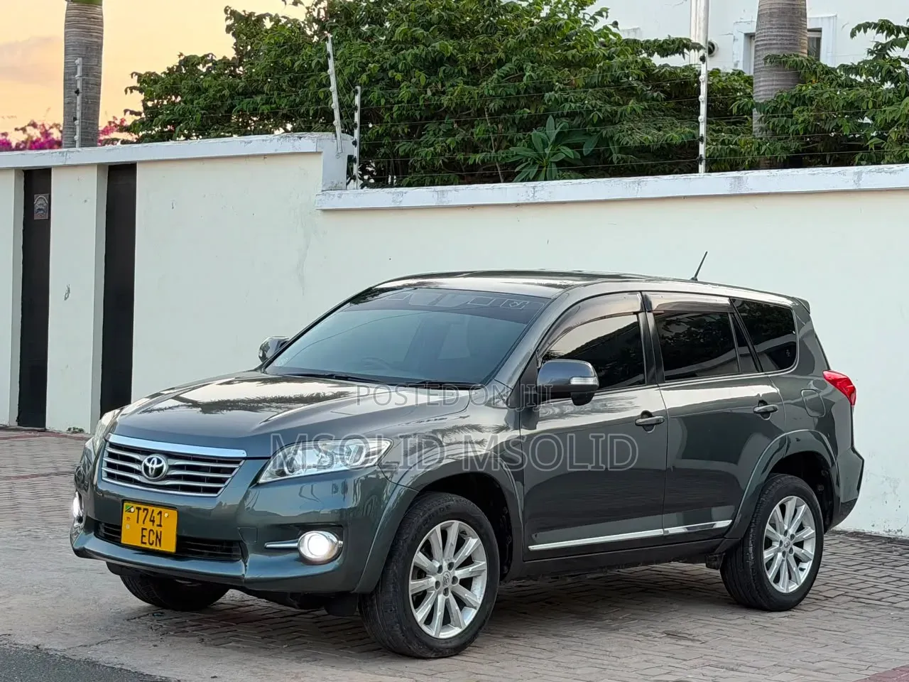 Toyota Vanguard 2010 Gray
