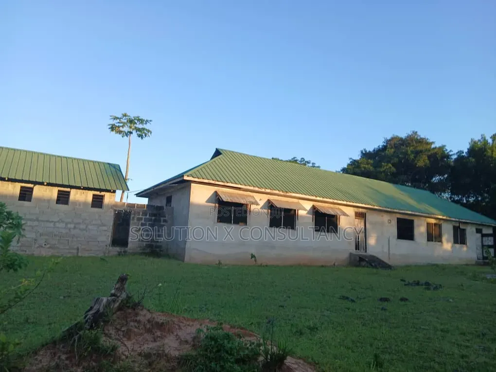 Shule Inauzwa Ipo Bagamoyo