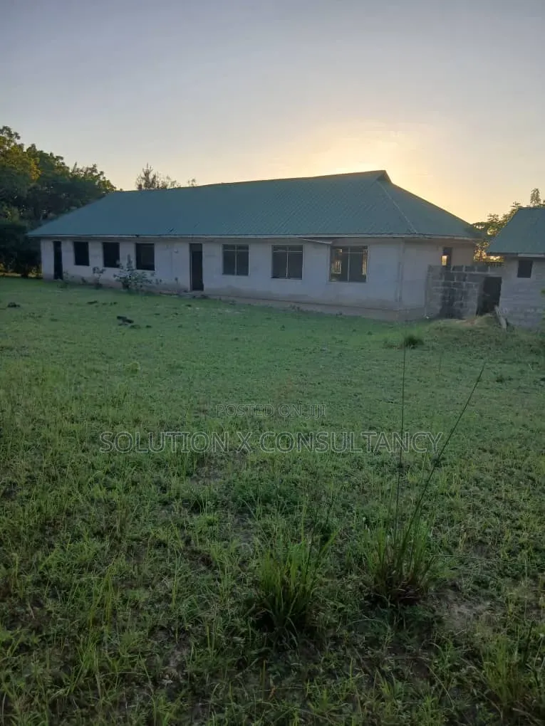 Shule Inauzwa Ipo Bagamoyo