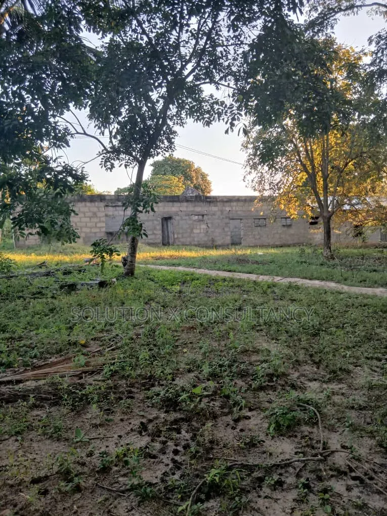 Shule Inauzwa Ipo Bagamoyo