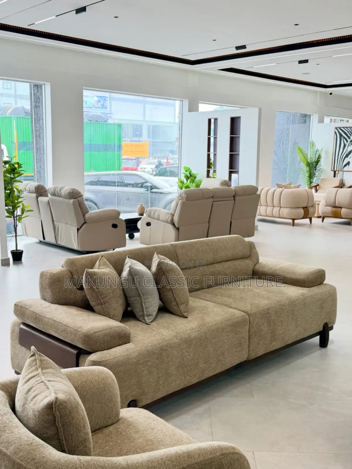 Climber Sofa Design Za 3,2,1,1 Na Coffee Table Yake