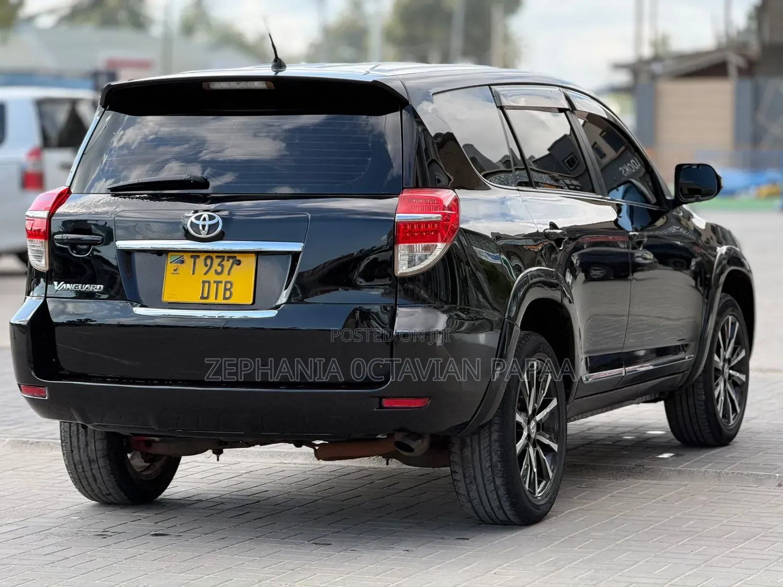 Toyota Vanguard 2011 Black