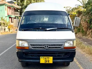 Toyota HiAce 1999 White