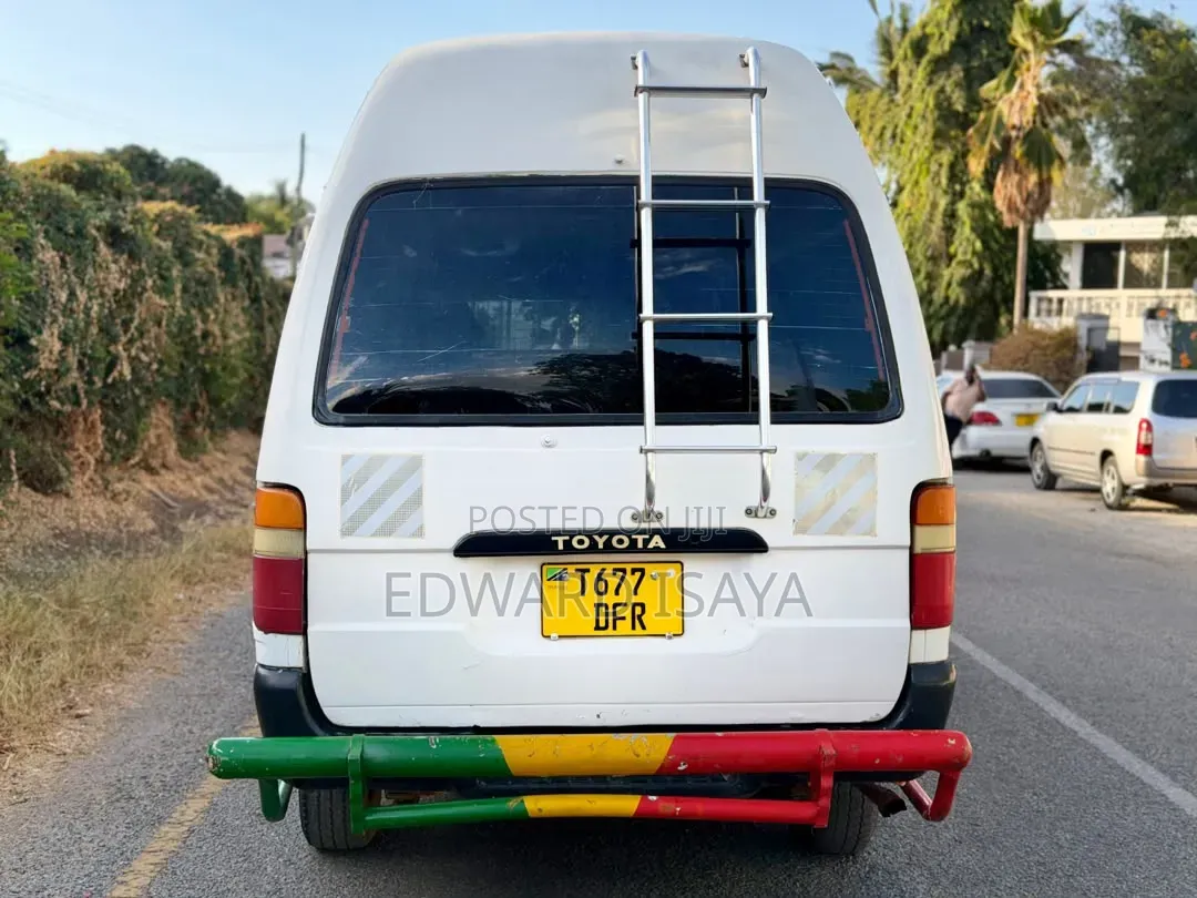 Toyota HiAce 1999 White