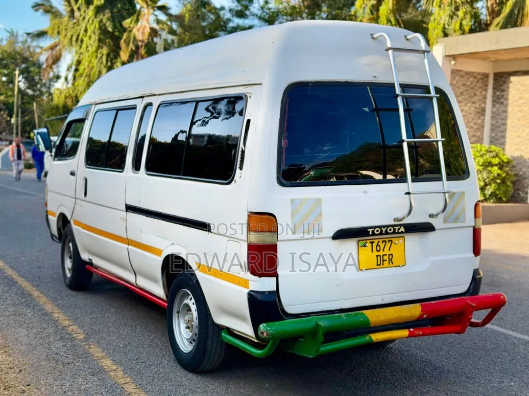Toyota HiAce 1999 White