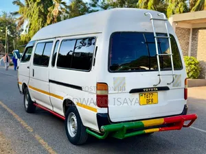 Toyota HiAce 1999 White