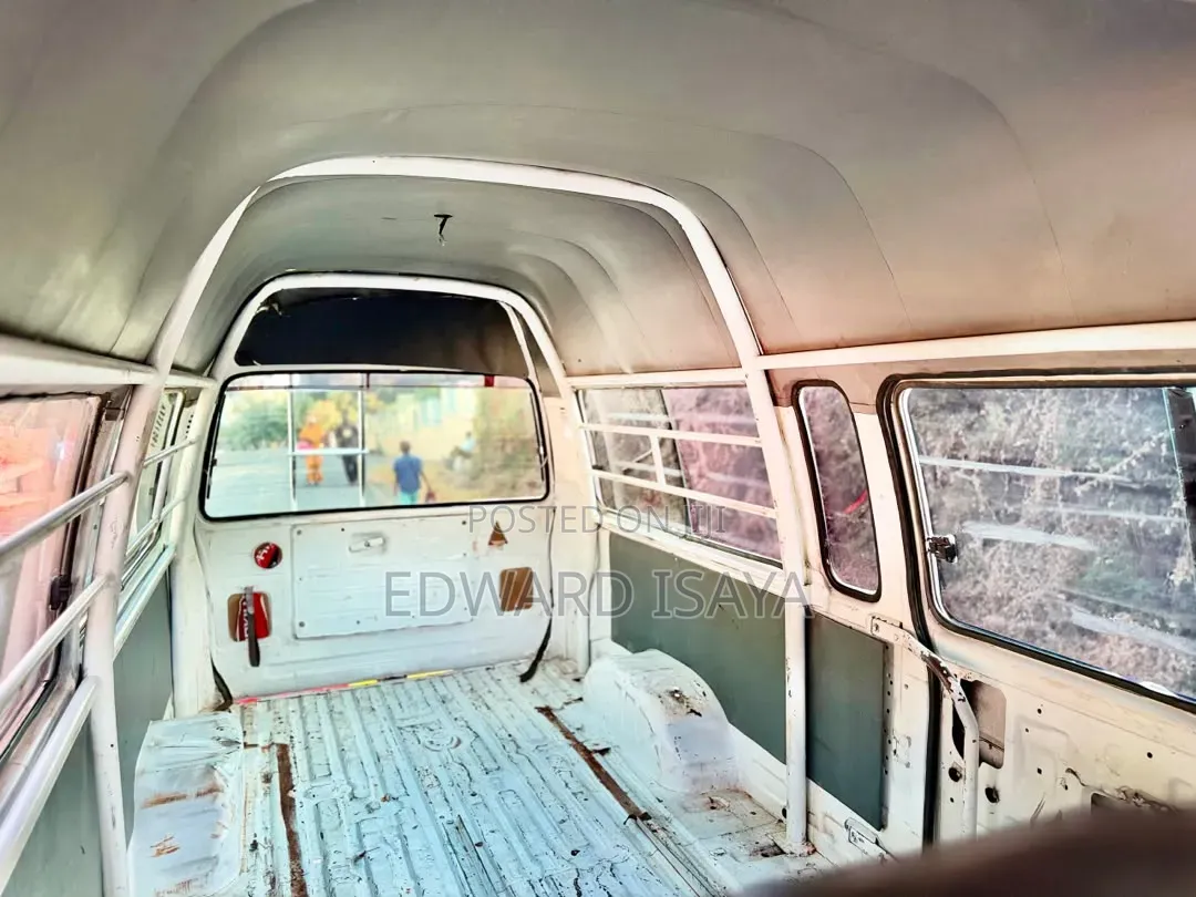 Toyota HiAce 1999 White