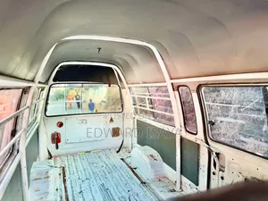 Toyota HiAce 1999 White