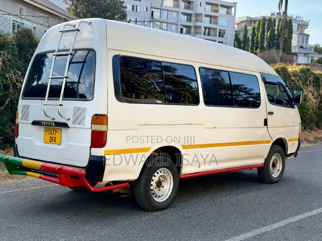 Toyota HiAce 1999 White