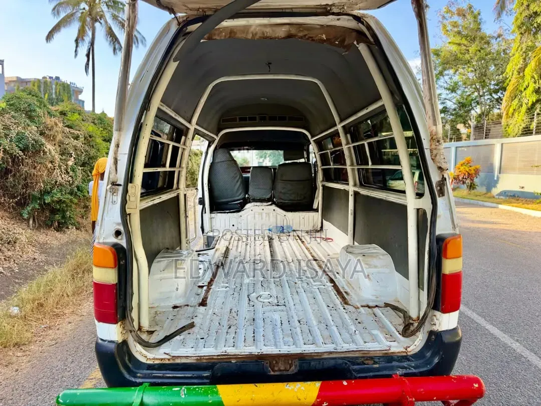 Toyota HiAce 1999 White