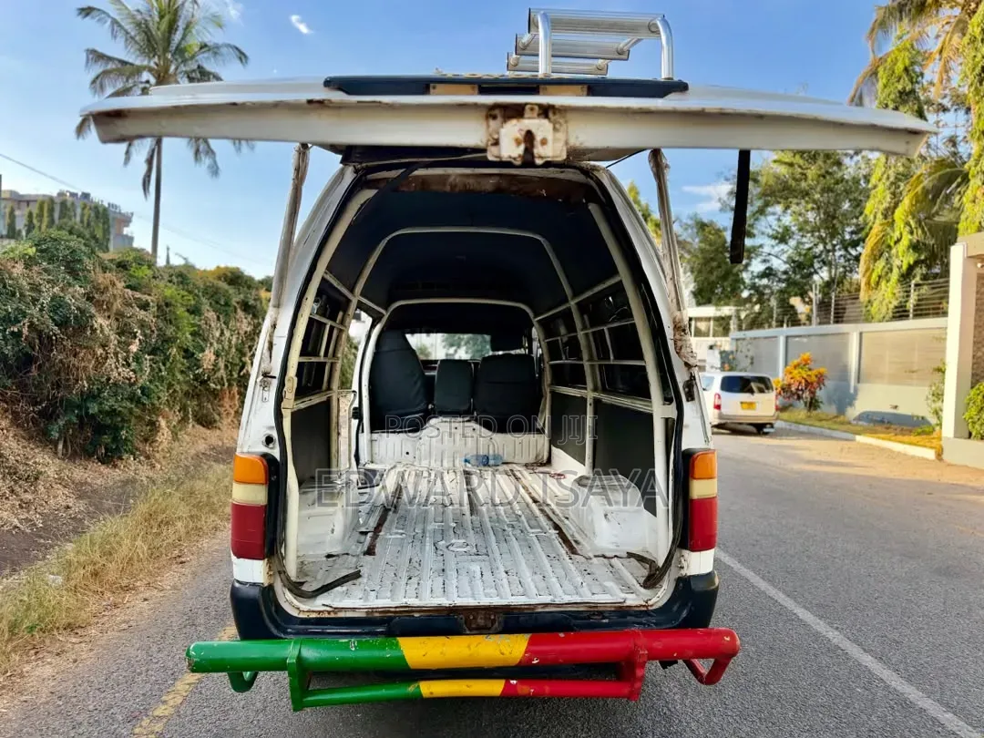 Toyota HiAce 1999 White
