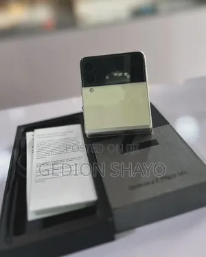 New Samsung Galaxy Z Flip 3 256 GB Black