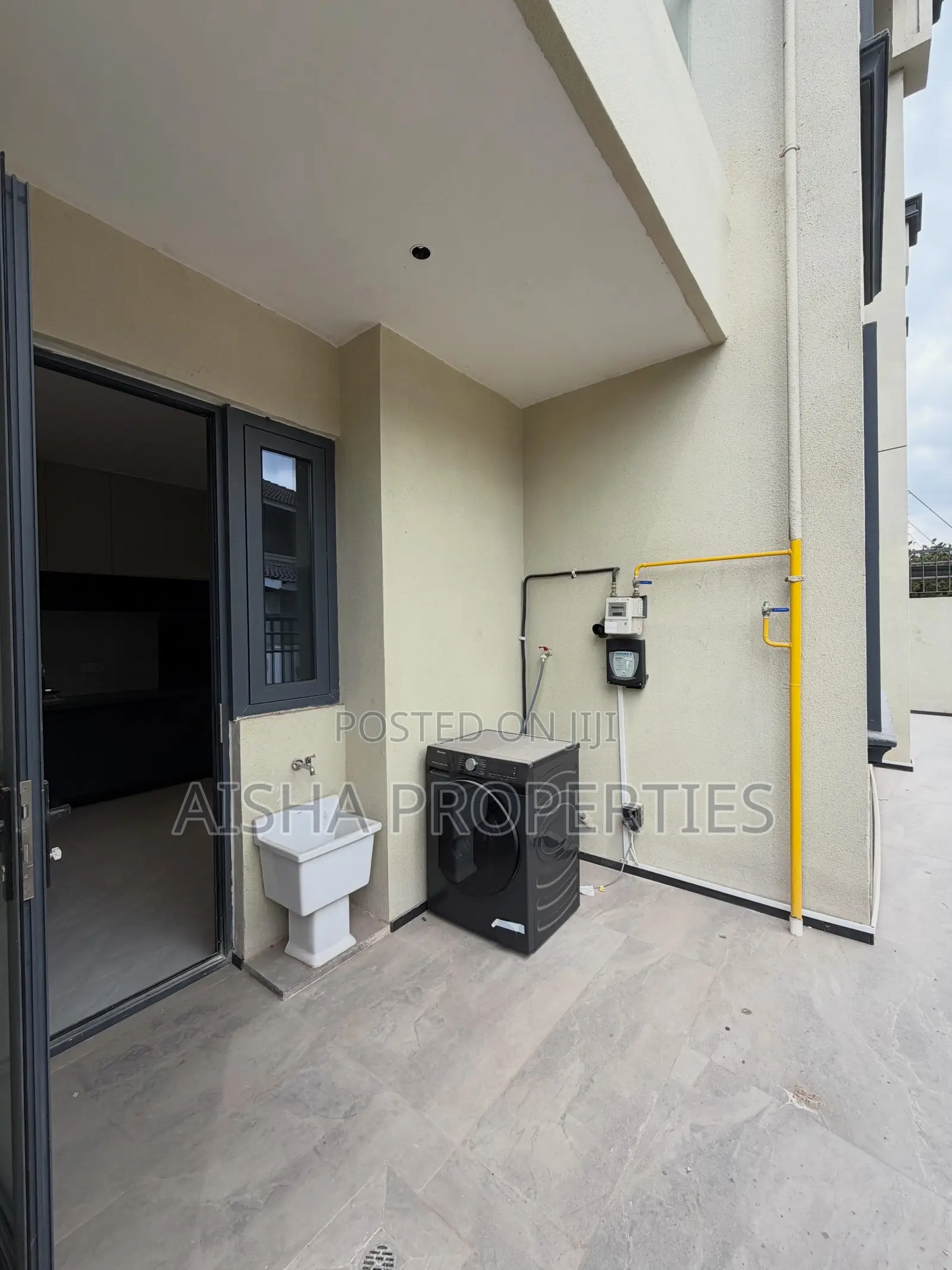 Furnished 3bdrm Apartment in Oyster Bay for rent