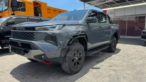 New Toyota Hilux 2026 Gray