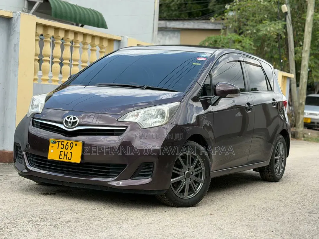 Toyota Ractis 2012 Maroon