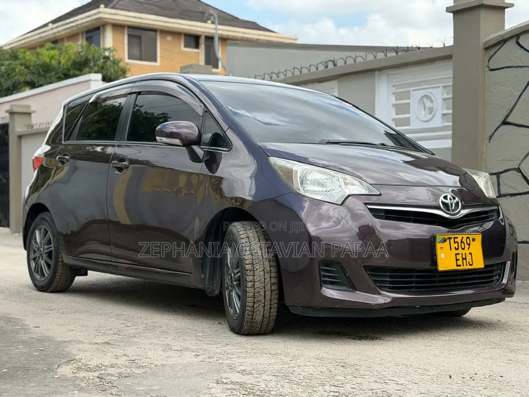 Toyota Ractis 2012 Maroon