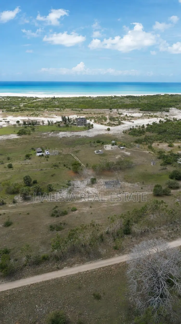 Kiwanja Kipya Karibu Na Beach - Mapinga