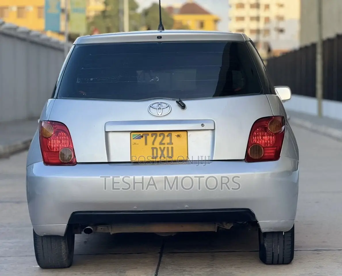 Toyota IST 2003 Silver