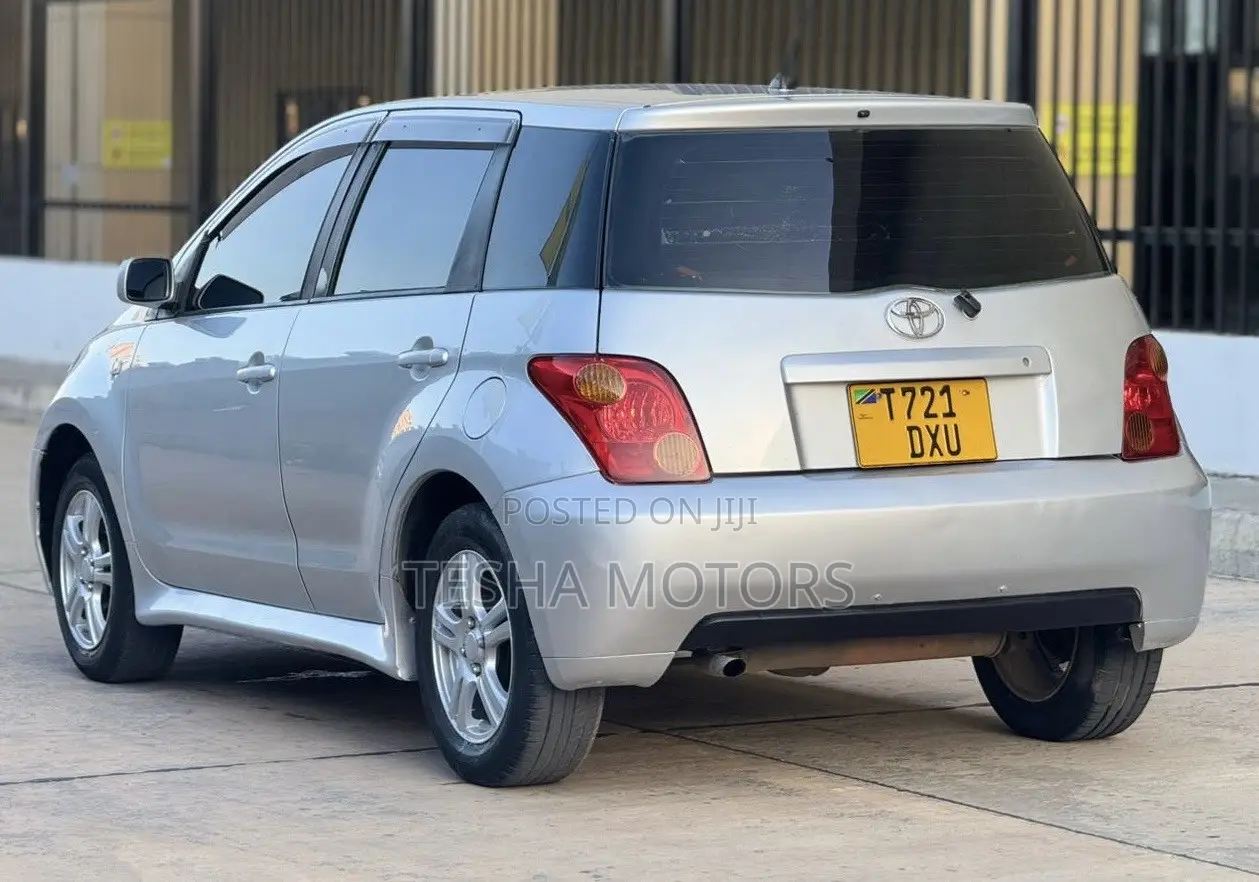 Toyota IST 2003 Silver