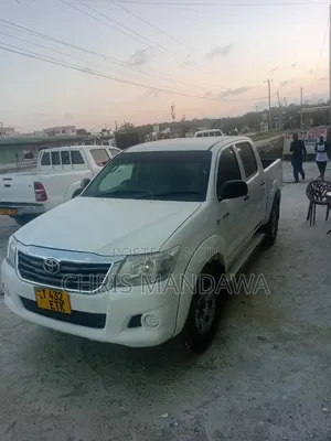 Toyota Hilux 2012 White