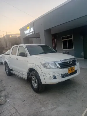 Toyota Hilux 2012 White