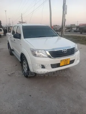 Toyota Hilux 2012 White