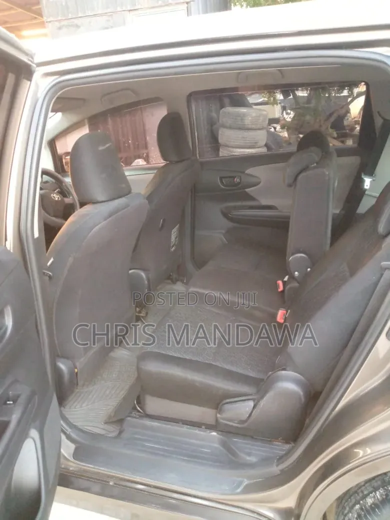 Toyota Wish 2016 Brown