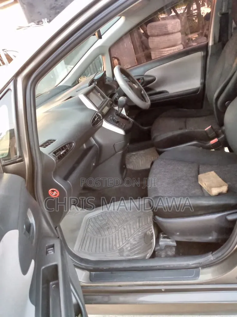 Toyota Wish 2016 Brown