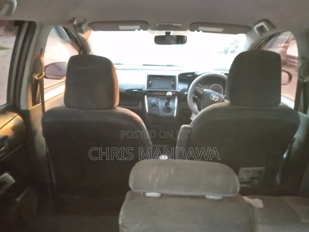 Toyota Wish 2016 Brown