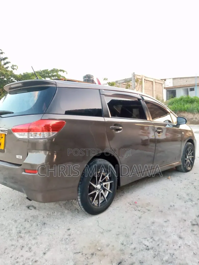 Toyota Wish 2016 Brown