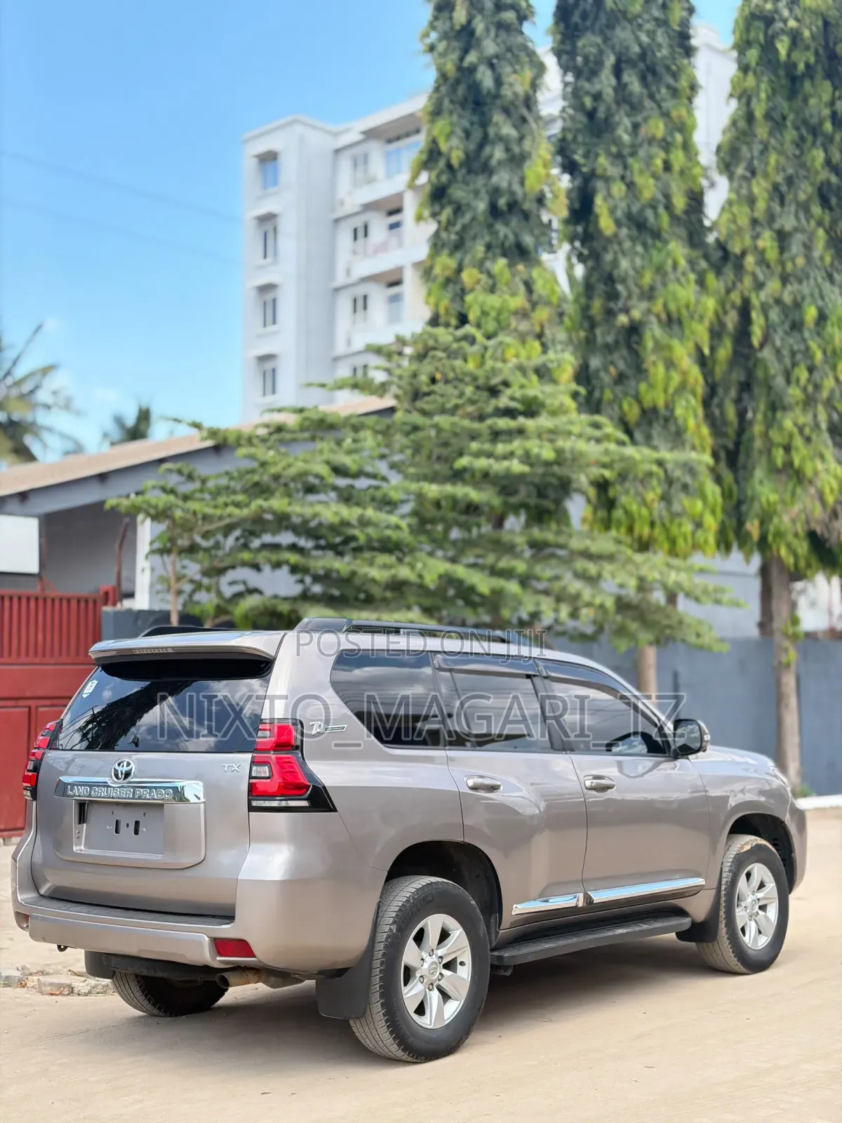 Toyota Land Cruiser Prado 2022 Gold