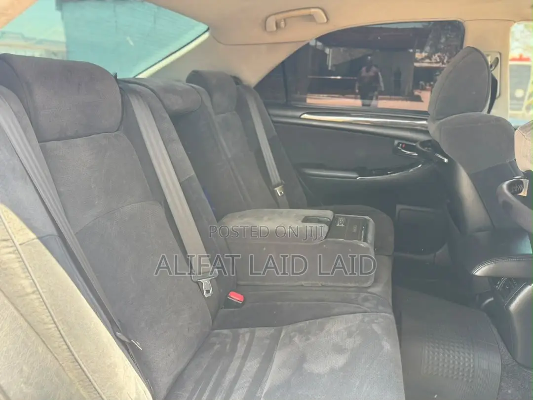 Toyota Crown 2006 Silver