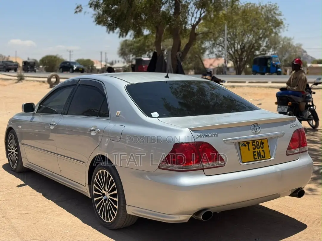 Toyota Crown 2006 Silver