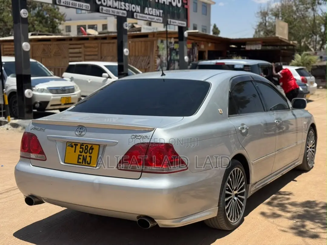 Toyota Crown 2006 Silver