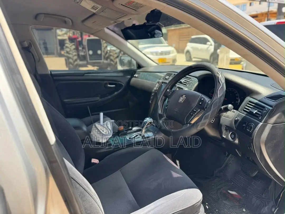 Toyota Crown 2006 Silver