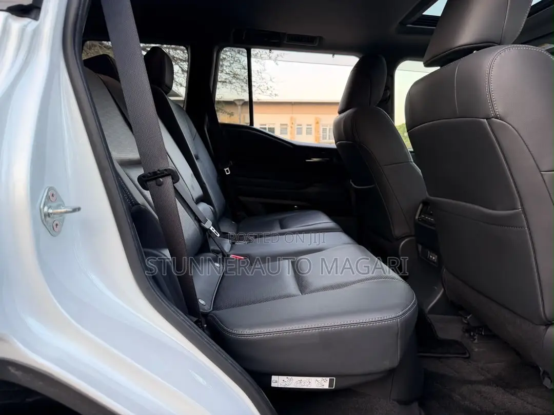 Toyota Land Cruiser Prado 2024 White