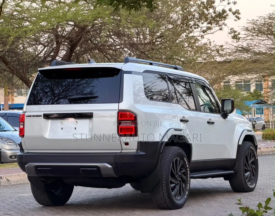 Toyota Land Cruiser Prado 2024 White