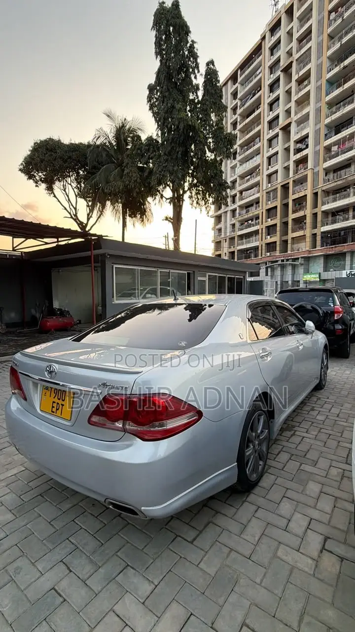 Toyota Crown 2009 Gray