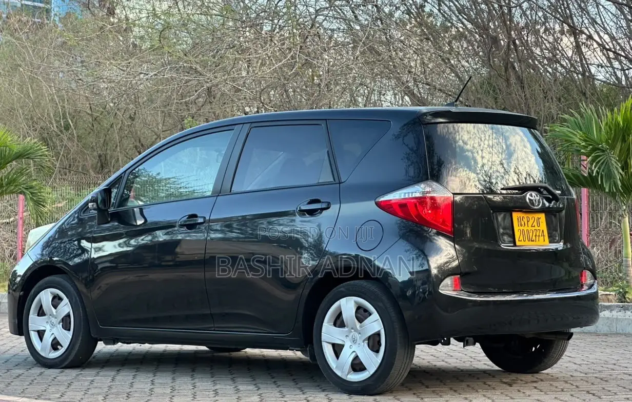 Toyota Ractis 1.5 FWD 2010 Black