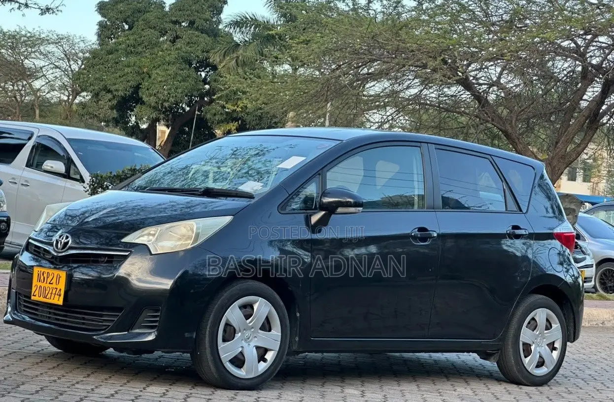 Toyota Ractis 1.5 FWD 2010 Black