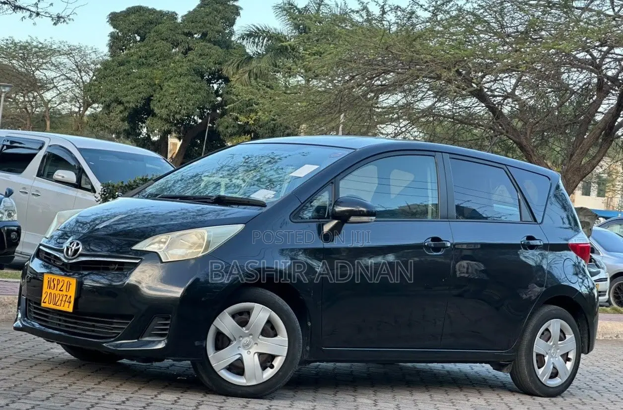 Toyota Ractis 1.5 FWD 2010 Black