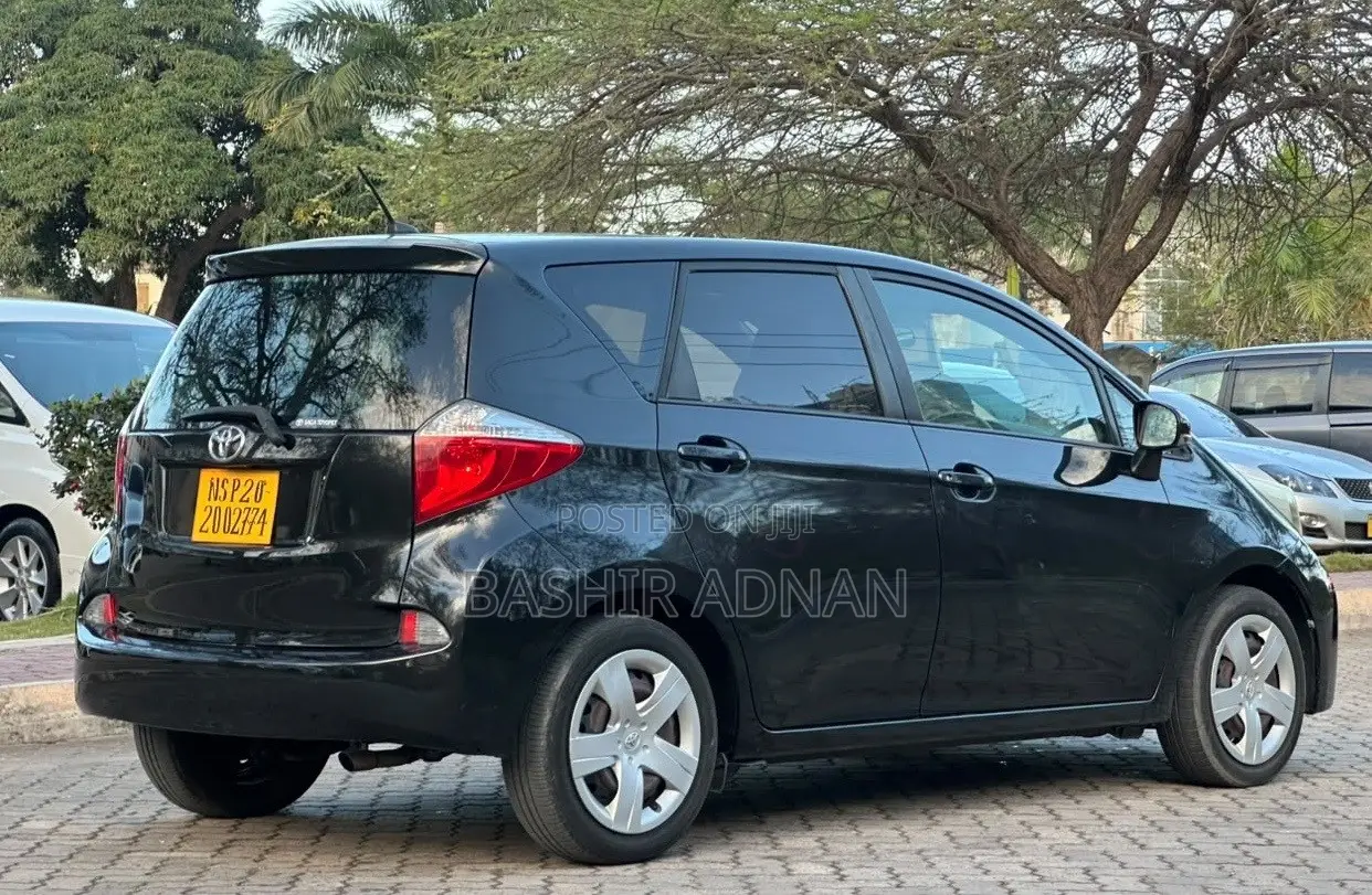 Toyota Ractis 1.5 FWD 2010 Black