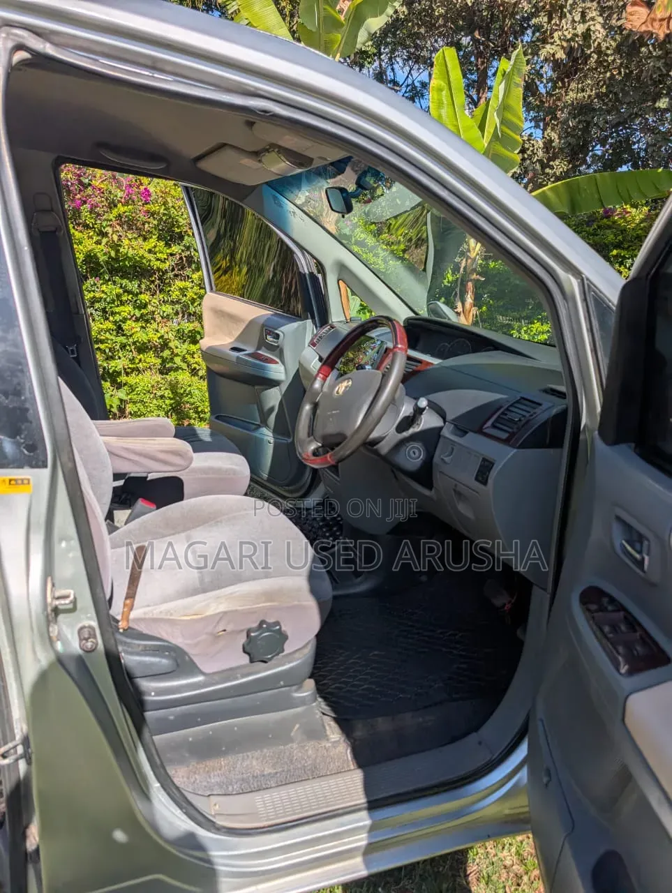 Toyota Noah 2005 Silver