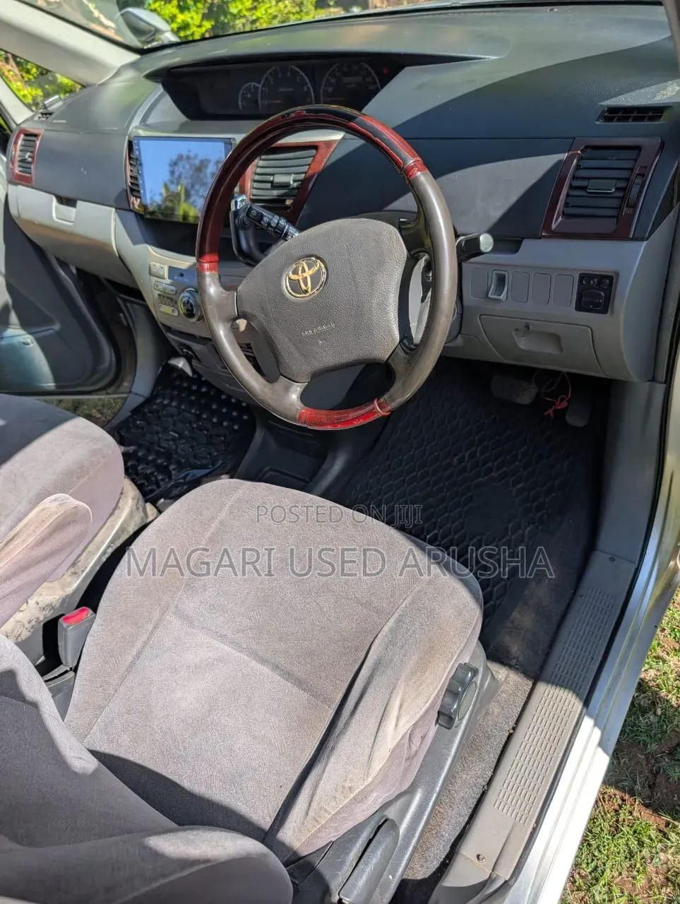 Toyota Noah 2005 Silver