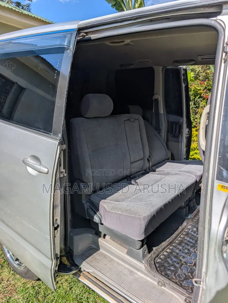 Toyota Noah 2005 Silver
